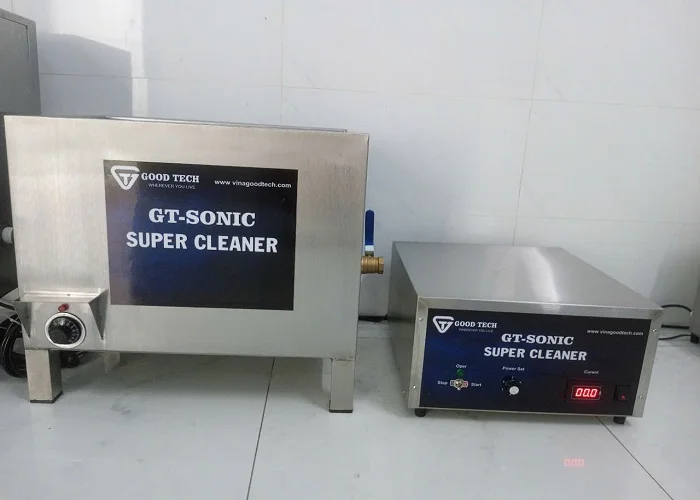 Làm sạch bằng máy sóng siêu âm hiệu quả