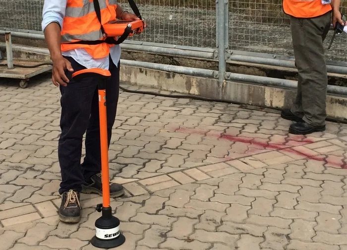 Máy siêu âm đường ống nước thường được dùng để kiểm tra, tìm vị trí rò rỉ, tắc nghẽn của đường ống