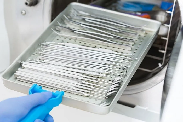 Ứng dụng máy rửa siêu âm trong làm sạch thiết bị y tế