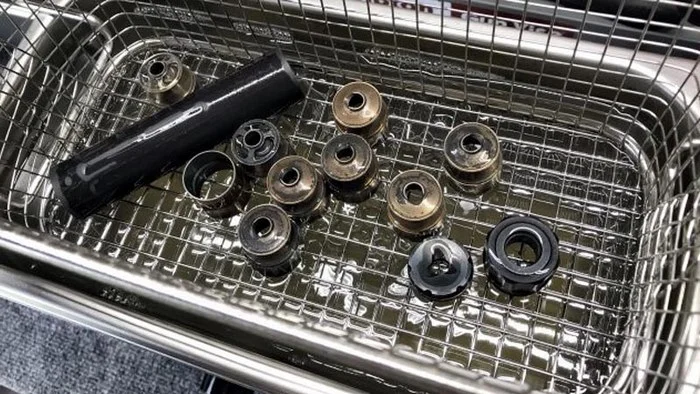 Làm sạch dầu mỡ bằng sóng siêu âm