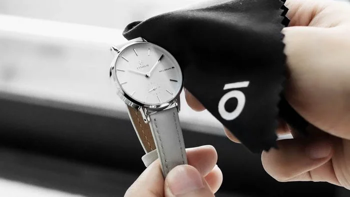 Làm sạch đồng hồ bằng siêu âm