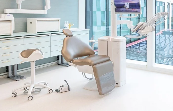 Ghế nha khoa là một trong các thiết bị cho phòng nha khoa quan trọng nhất