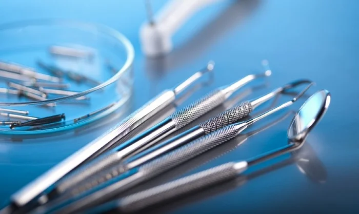 Bộ dung cụ nha khoa là phương tiện để nha sĩ tiếp xúc, điều trị các vấn đề răng miệng của bệnh nhân