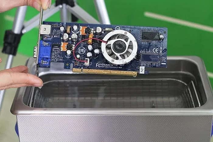 vệ sinh bo mạch điện tử bằng siêu âm